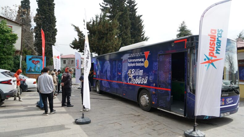 Pusula Maraş’ın Bilim Otobüsü Çocuklarla Buluştu