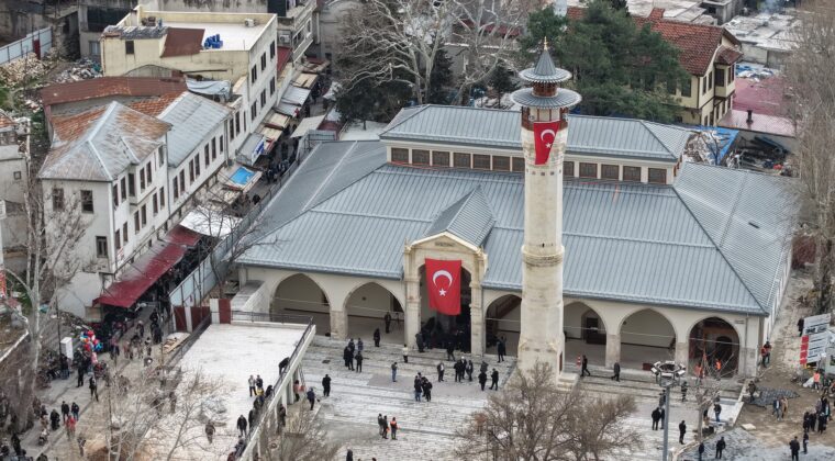 Depremde Hasar Gören Ulu Camii ve Boğazkesen Camii Yeniden İbadete Açıldı