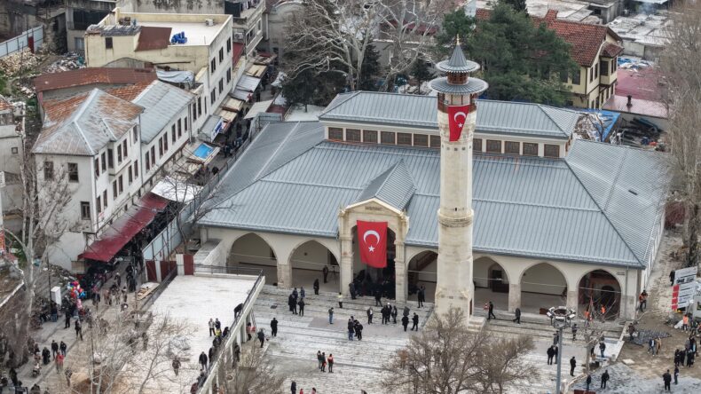 Depremde Hasar Gören Ulu Camii ve Boğazkesen Camii Yeniden İbadete Açıldı