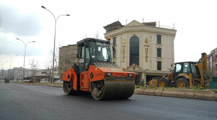 Büyükşehir, Dulkadiroğlu’nda Asfalt Mesaisini Sürdürüyor