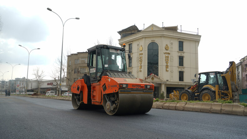 Büyükşehir, Dulkadiroğlu’nda Asfalt Mesaisini Sürdürüyor